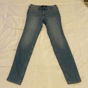 Hollister Ultra High-Rise Super Skinny